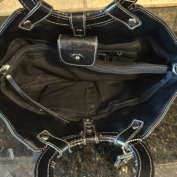 Relic black handbag inside zipper pocket very cute - Picture 7 of 9